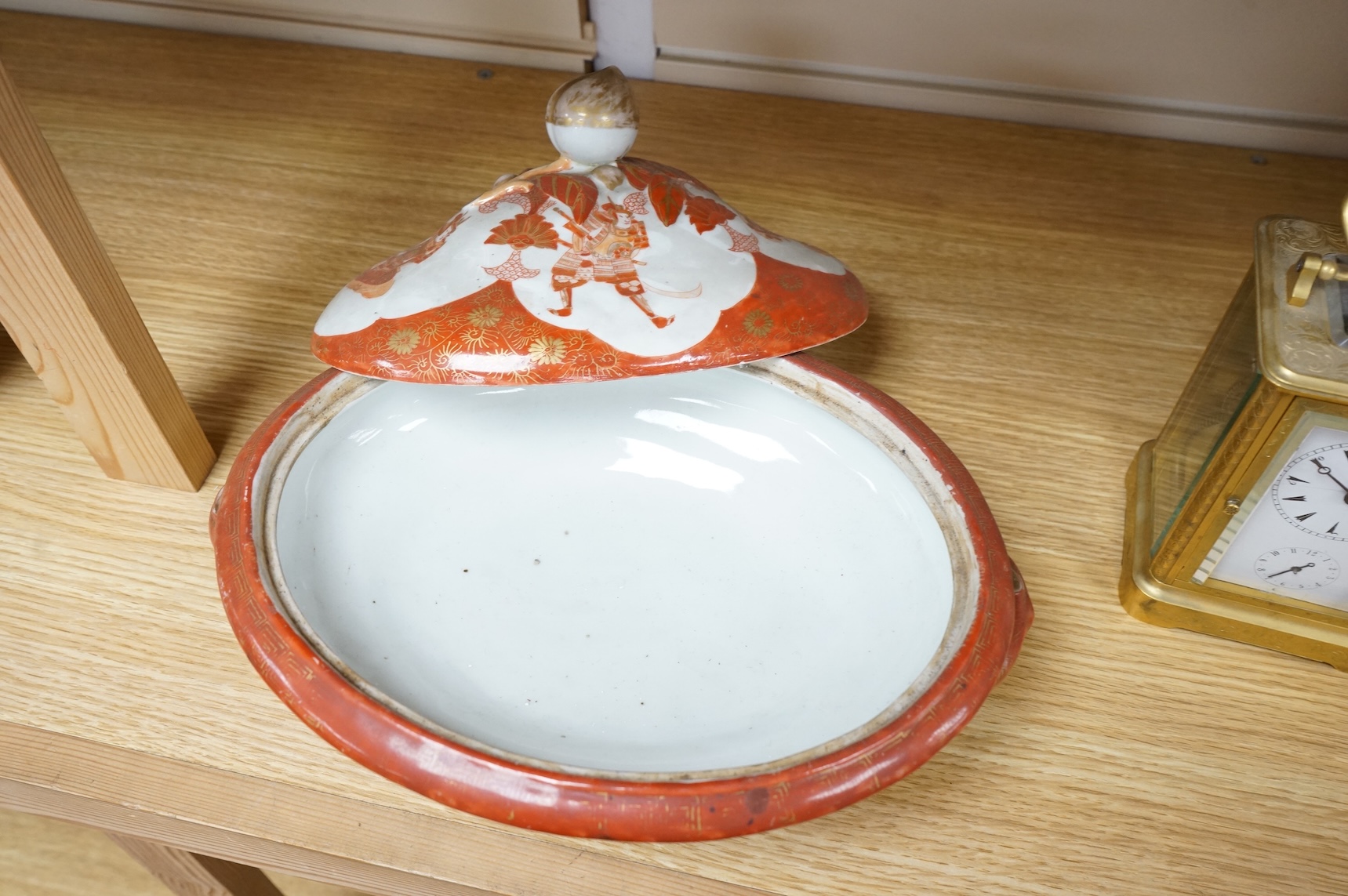 A Kutani tureen and cover by Fukugawa, 30cm wide
